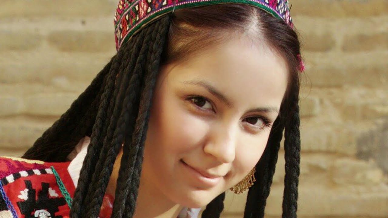 таджикская красавица национальный костюм. узбекская девушка в национальном костюме. узбекские женщины. узбечка с косичками. узбечка голова.