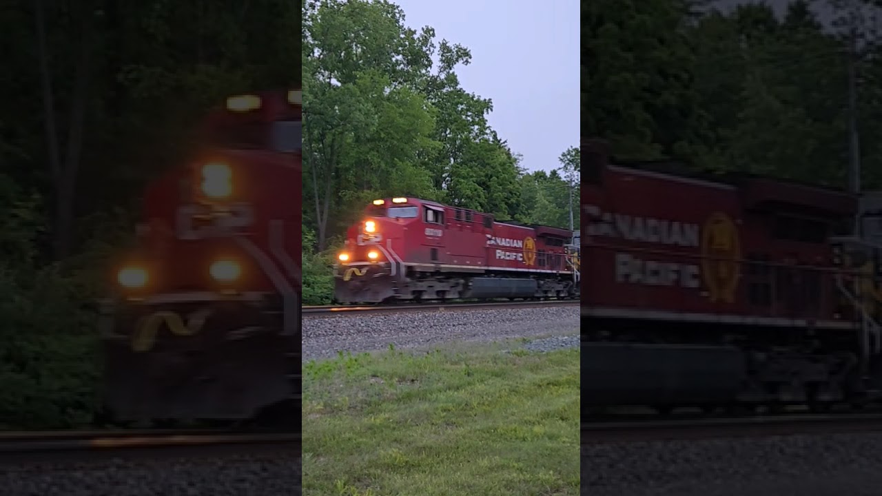 CSX I165 - CP 8010, KCS Grey Ghost 4514 & Hapag-Lloyd 8781 - Unionville OH