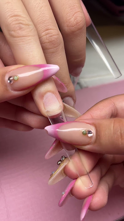 #nails #shiningnails #designnails #nailtech #pinknaildesigns #naildesign #lifeisbutadream