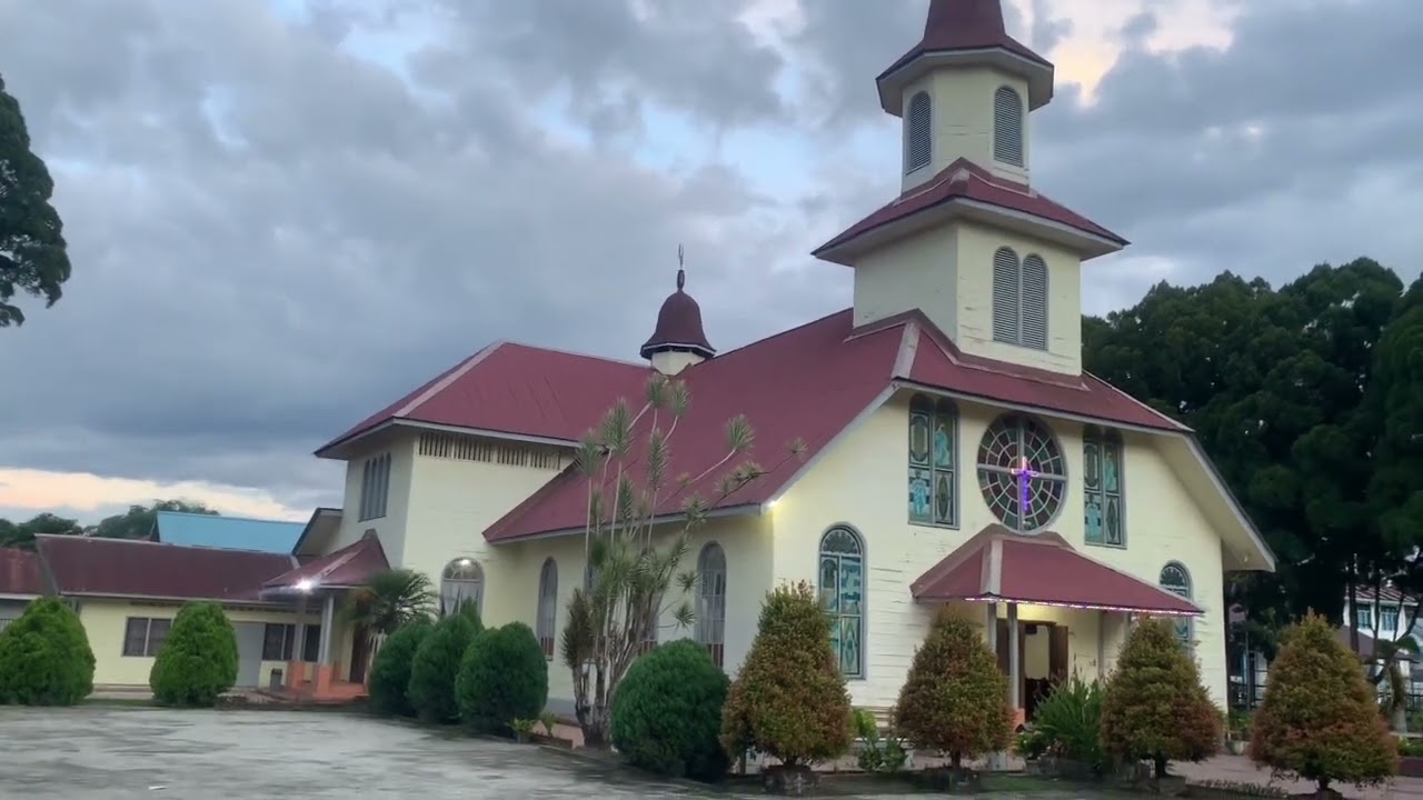 Gema Lonceng Gereja HKBP Laguboti jam 6 sore