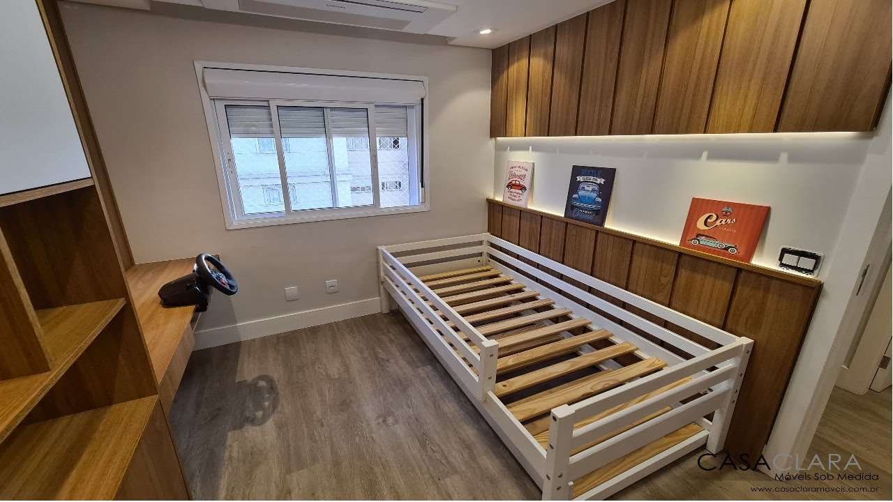 CASA CLARA - Home Office Planejado com Frisado em MDF Freijo