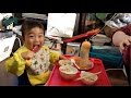 1歳6ヶ月の息子 上手にスプーンとフォークでご飯できるようになりました!