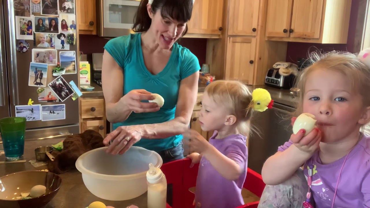 How to eat Easter eggs after they are dyed - YouTube