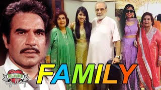 Kulbhushan Kharbanda Family With Wife, Daughter Friends