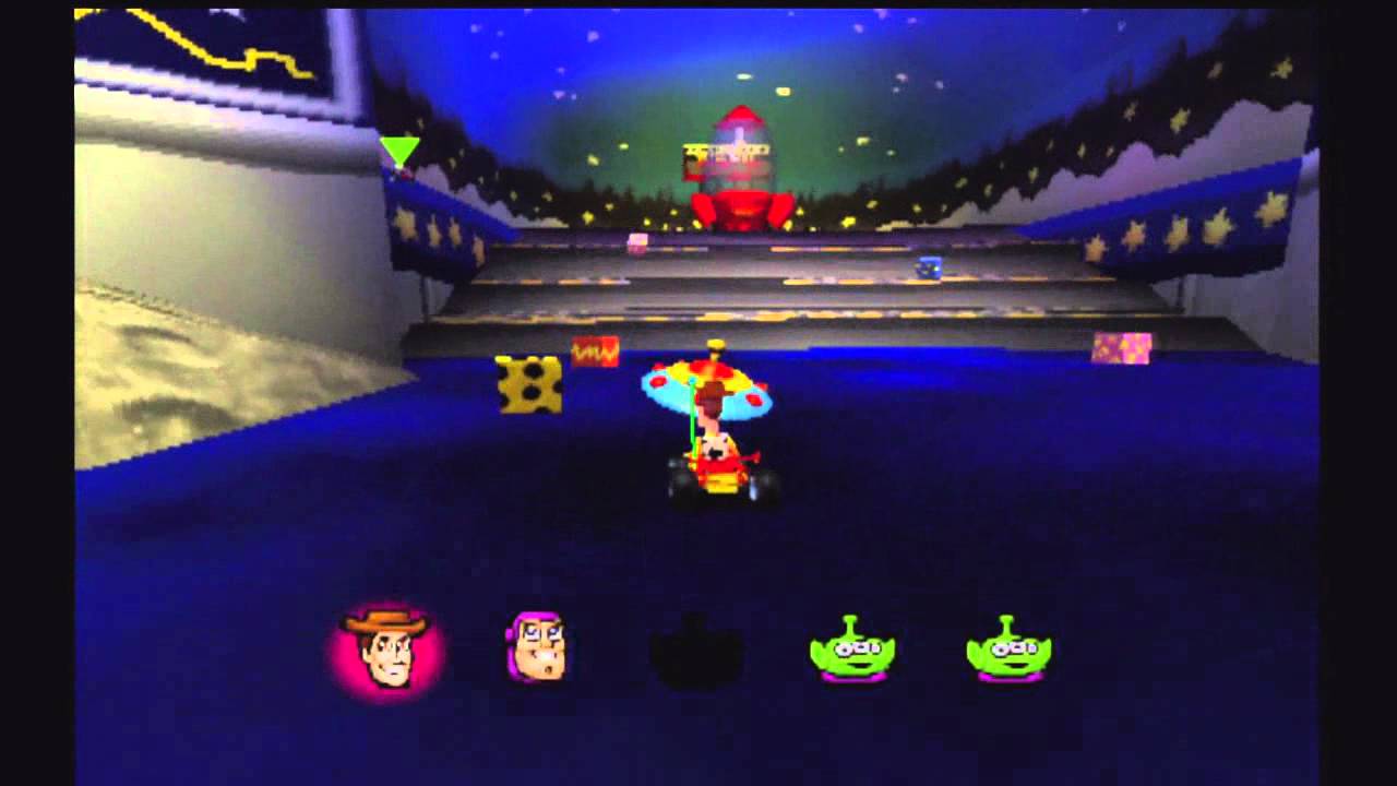 Sugestão de jogo de PS1: Toy Story Racer. Você não tem ideia de quão  divertido é correr nos lugares quando se é pequenininho. É tipo Mario Kart  mas bem mais vertical e