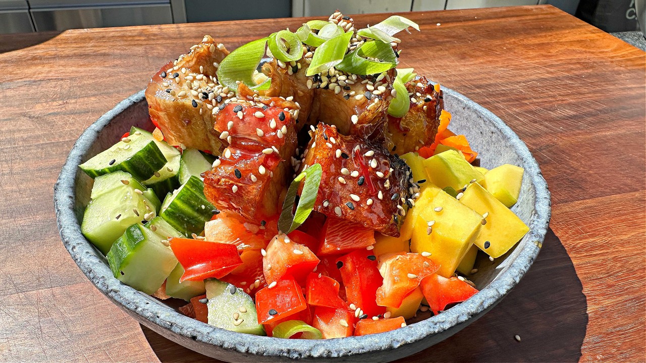 Knuspriger Schweinebauch im Sommer? fruchtig-frisch - Pork Belly Bowl