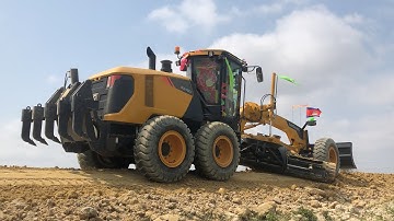 Amazing Extreme Motor Grader Operator Trimming Slope Skills