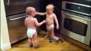 Download lagu Talking Twin Babies - PART 2 - VIDEO