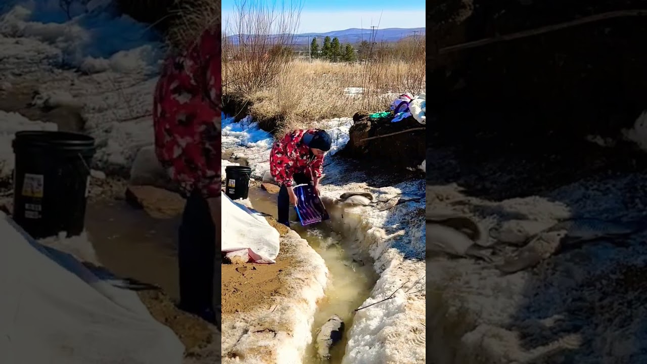 Amazing 🐠 Survival Skills: Innovative Method of Fishing Through Ice in Extreme 