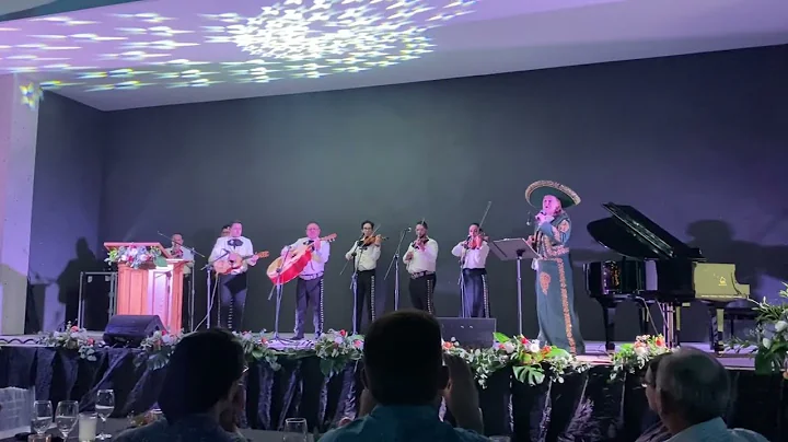 Mujer Menonita, Martha Penner, cantando con Mariac...