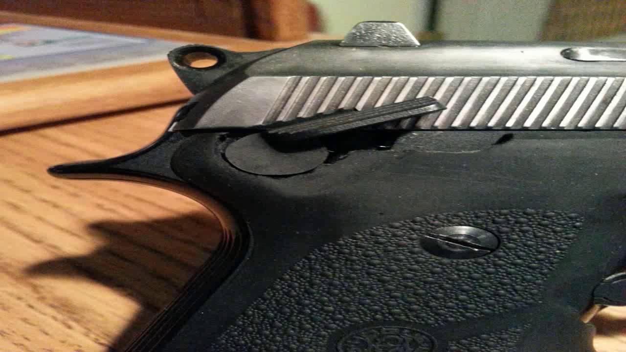 Pachmayr Grips for Taurus P99 Decocker with Finger Grooves Null
