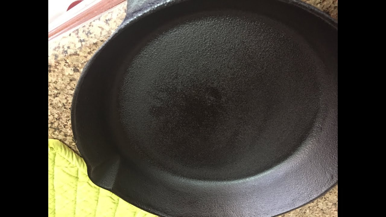 Seasoning Cast Iron Skillet تبطين الطاسة الحديد الزهر YouTube