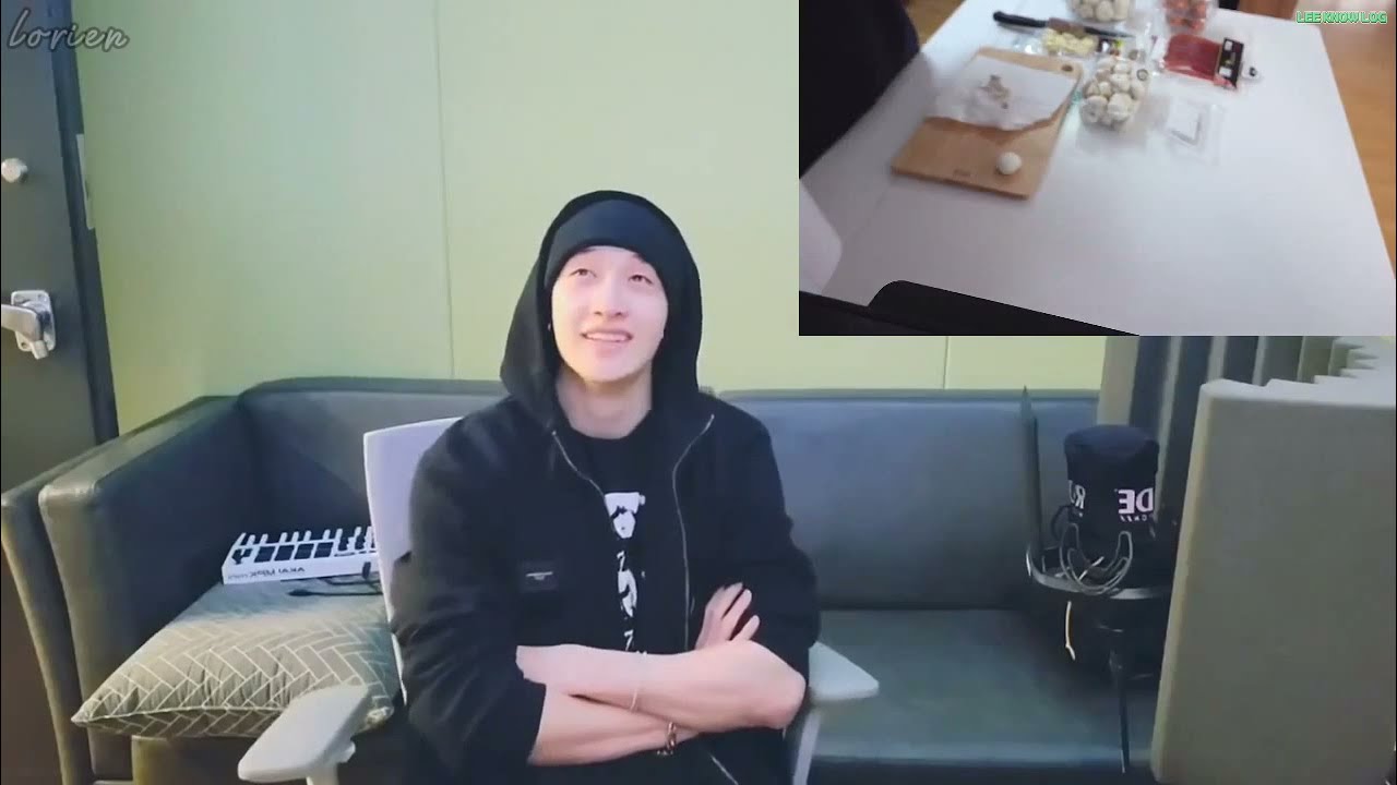 [eng sub] bang chan reaction to lee know's vlog | chan's room ep. 142