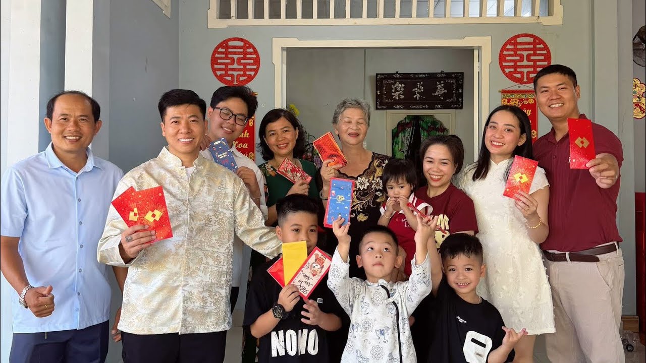 Chúc tết Mùng 1 Năm 2026  Gia đình sum hợp cung chúc tân xuân 