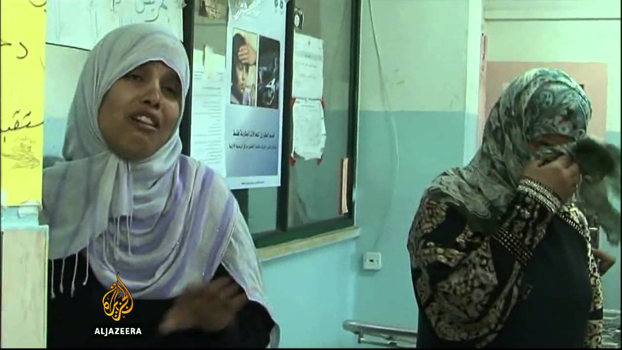 تعاني مستشفيات غزة من ضغط كبير بسبب الإصابات.
