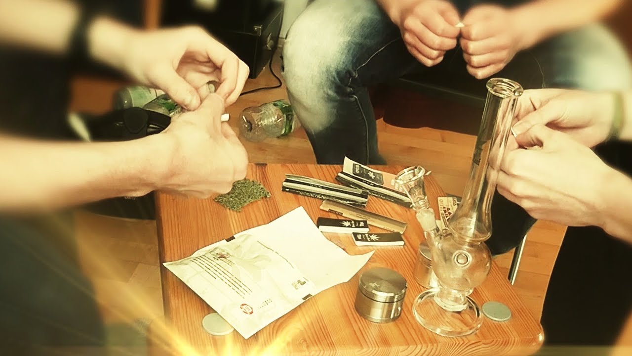 Smoking Session #01 - Nikes on my feet  | 