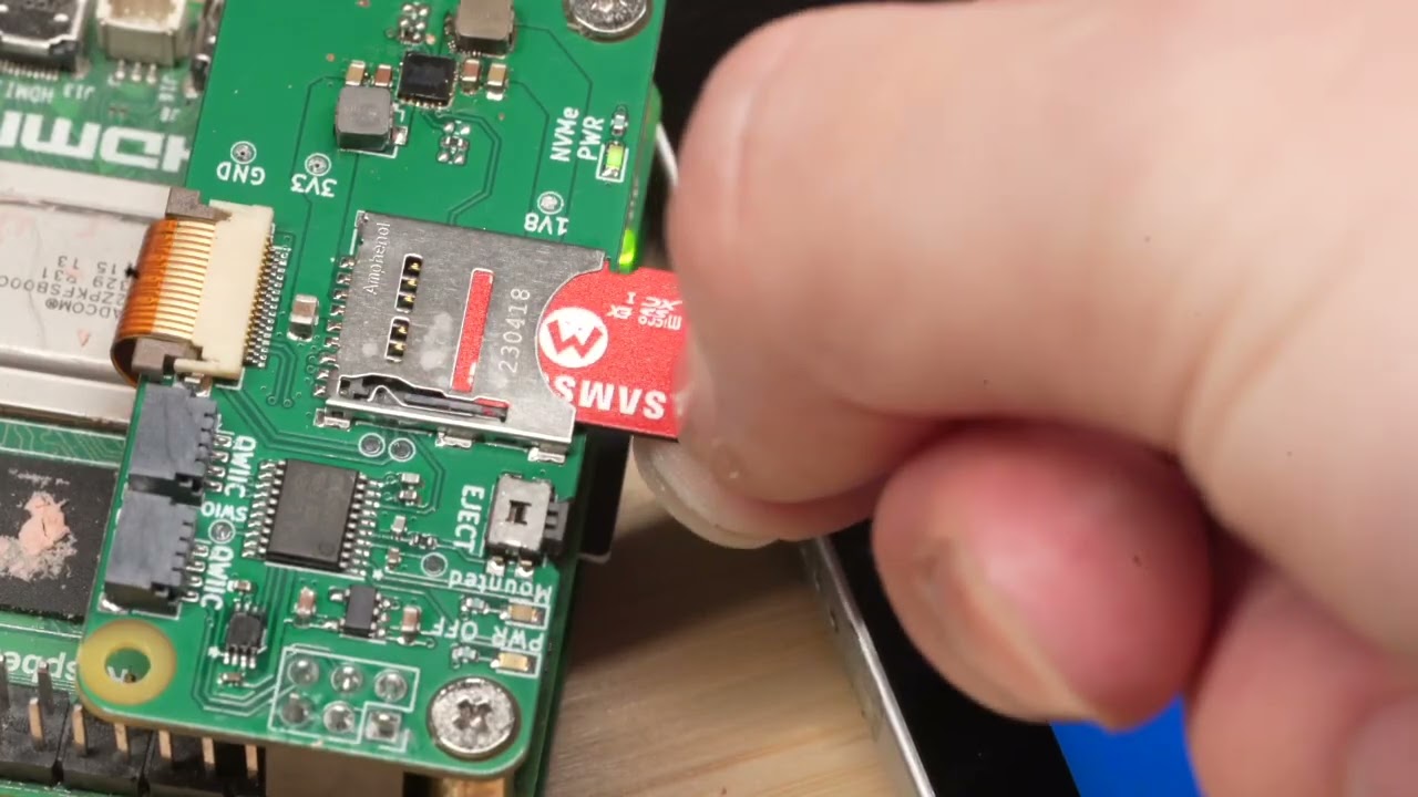 Raspberry Pi 5 gets a microSD Express HAT - CNX Software