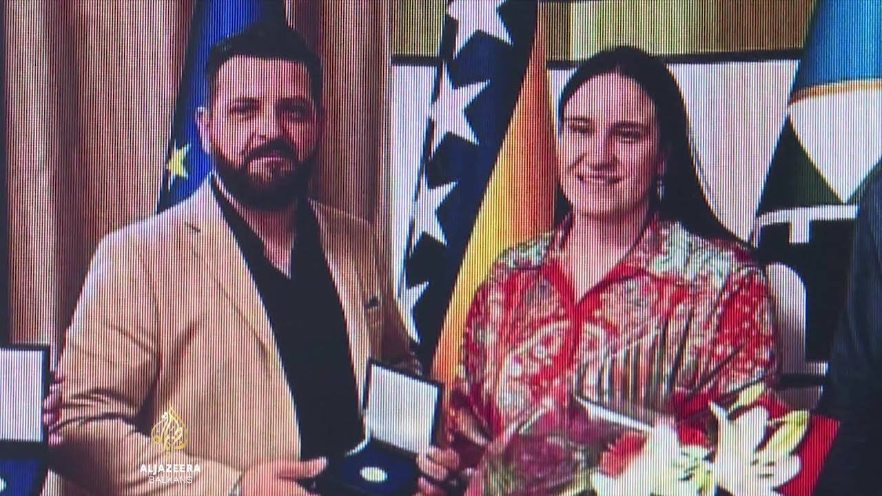 رئيس بلدية سراييفو يتعرض لانتقادات بعد منحه عملات ذهبية مثيرة للجدل