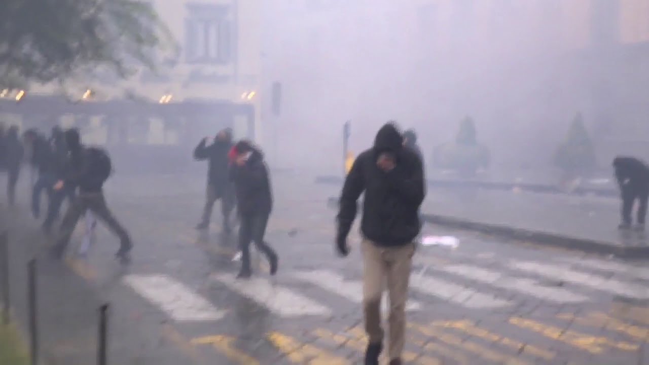 Firenze, Leopolda: scontri tra antagonisti e polizia - DIRETTA