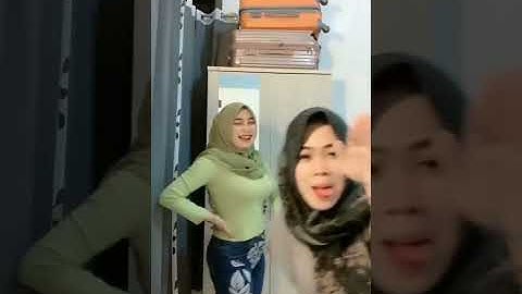 Tiktok hot Tante jilbab ketat gunung nya gede part 2