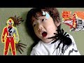 おもちゃのダンボール自販機からクモが!?助けてリュウソウジャー!手当てごっこ アンパンマン ばんそうこう 恐竜 寸劇 ロボットチャンネル for Kids