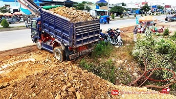 Perfect Corner Fill! Komatsu Bulldozer Pushing Soil & Heavy Dump Trucks Dumping for Landfill