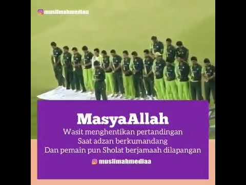 masyaallah-,wasit-menghentikan-permainan-saat-adzan-berkumandang-..terus-sholat-berjamaah