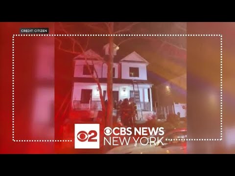 2 firefighters among 3 injured in Staten Island house fire - YouTube