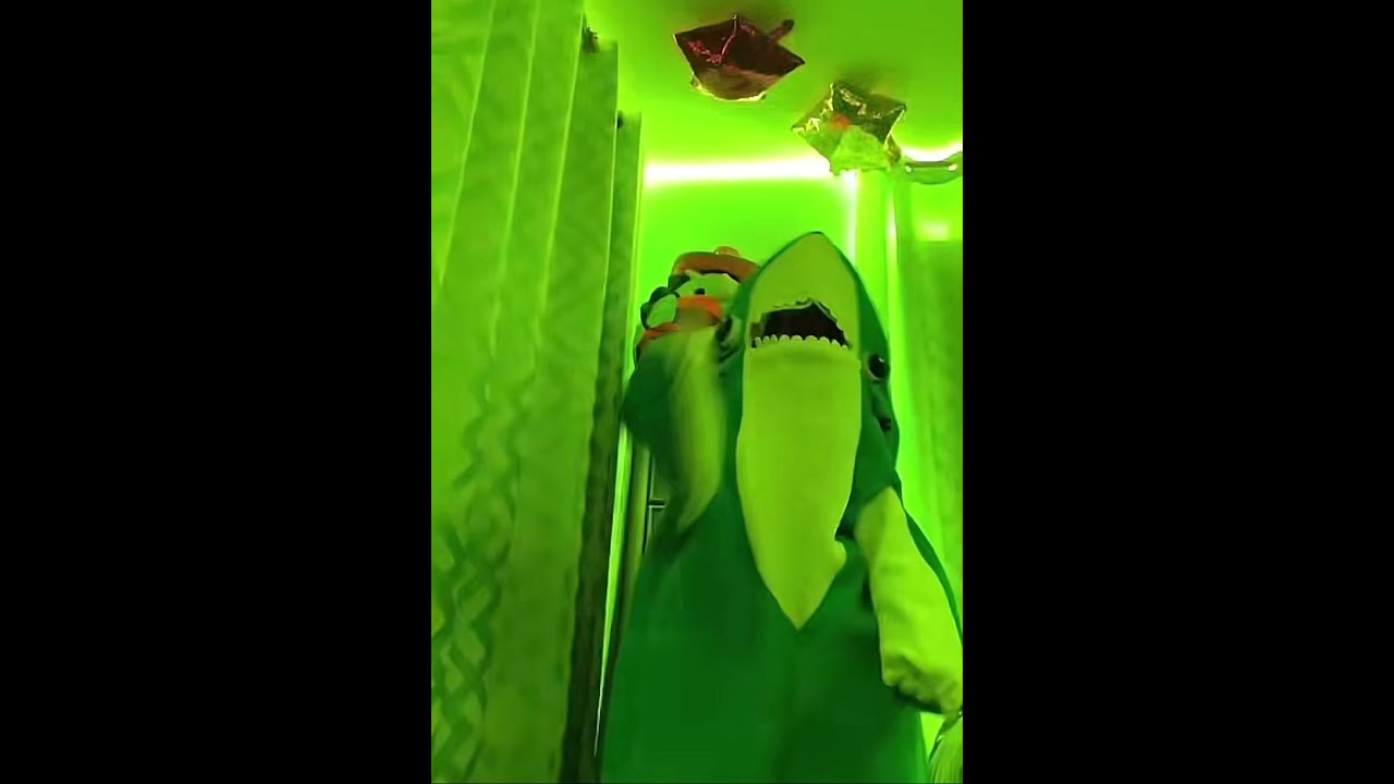 shark dancing to squidwards nose by cupcakke