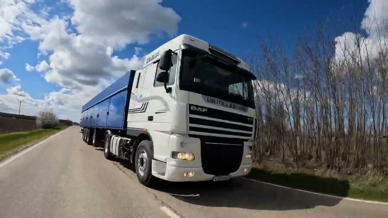 НАЧАЛО ПУТИ! Один из зерновозов 