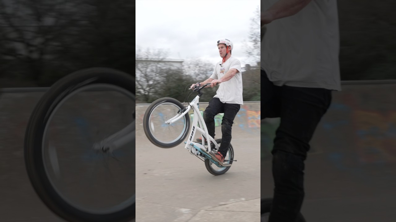 Этот странный мотоцикл не создан для трюков! ⚠️