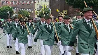 2024 Parade im Regen