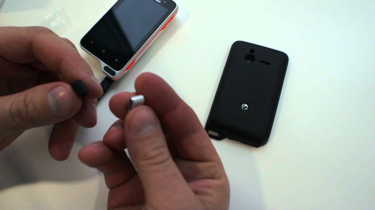 Sony Ericsson Xperia active распаковка