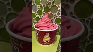 There's no wrong way to enjoy Menchie's 🍦#menchies #menchiesfrozenyogurt #eugene #eugeneoregon