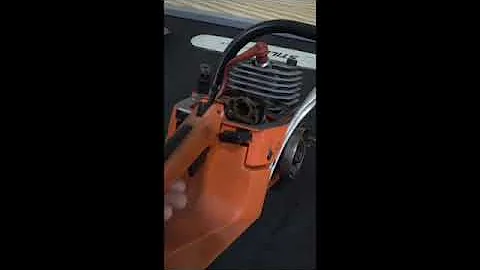 A simple way to check whether the chainsaw engine still has good compressor