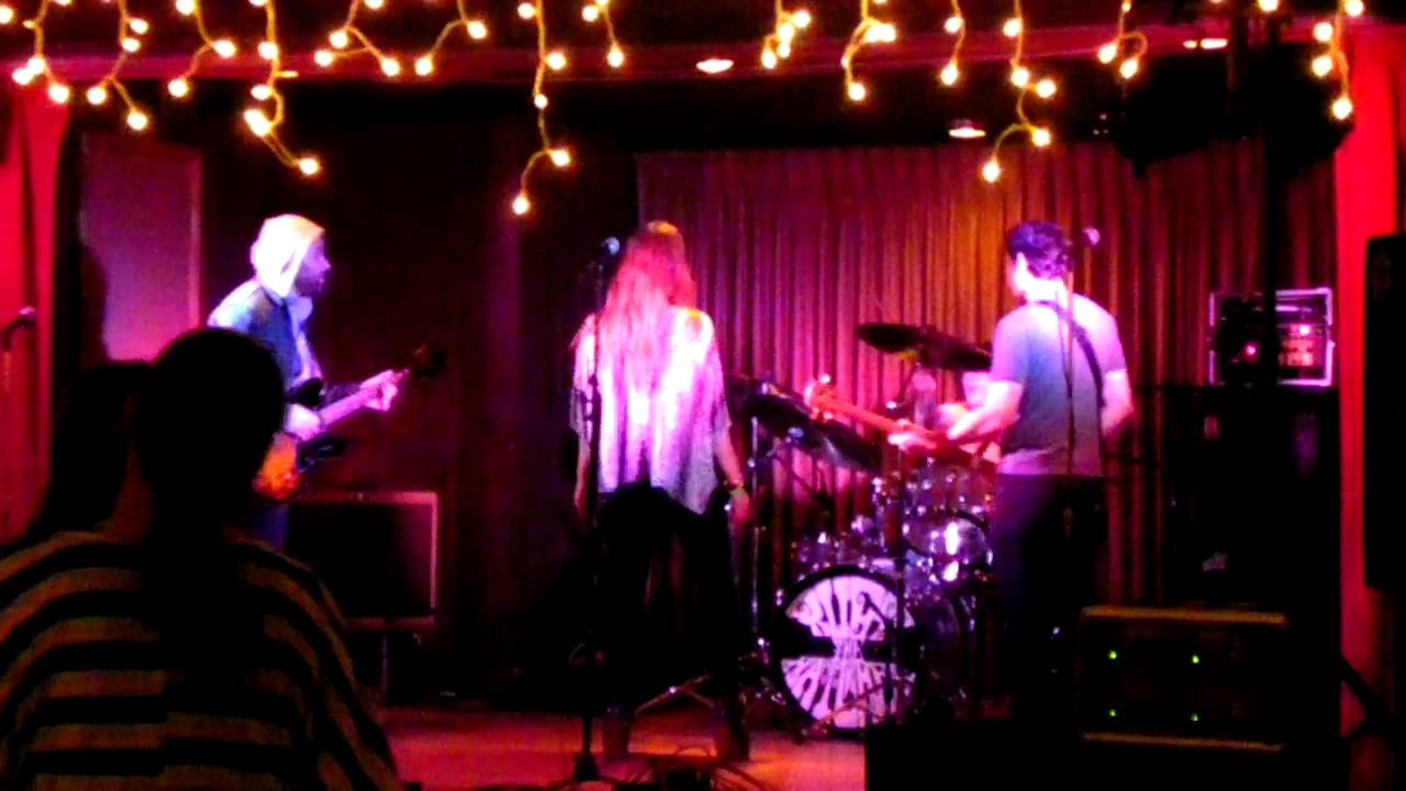 在 YouTube 上觀看「Ruby The Hatchet @TheMusiciansCave 1-7-12」 在 YouTube 上觀看「Ruby The Hatchet @TheMusiciansCave 1-7-12」