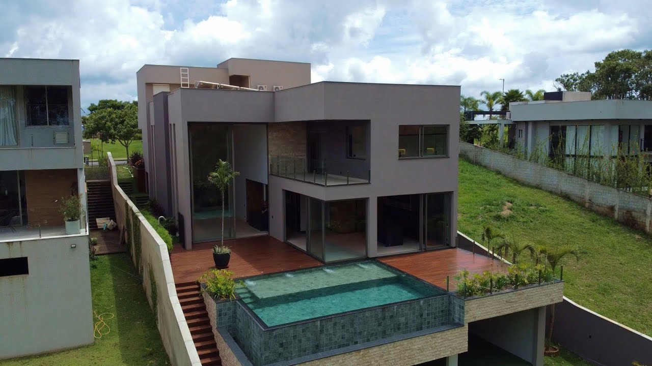 Mansão Maravilhosa com Vista e Área de Lazer Fantástica