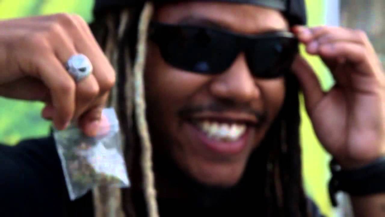 Bakari J.B. - Laid Back Smooth ft. Tech Mic & Catch Wreck (Official Video)