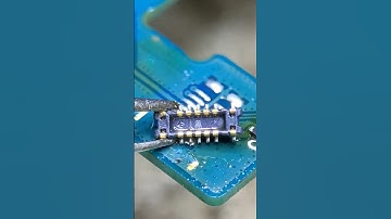 Remove the FPC connector, don’t let it melt #tech #repair #phonerepair #microsoldering #shorts