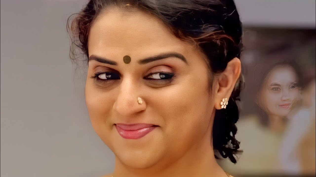 Pavitra Lokesh face closeup | vertical | close up face | tamil actress hot  | Telugu tv aunty hot - YouTube