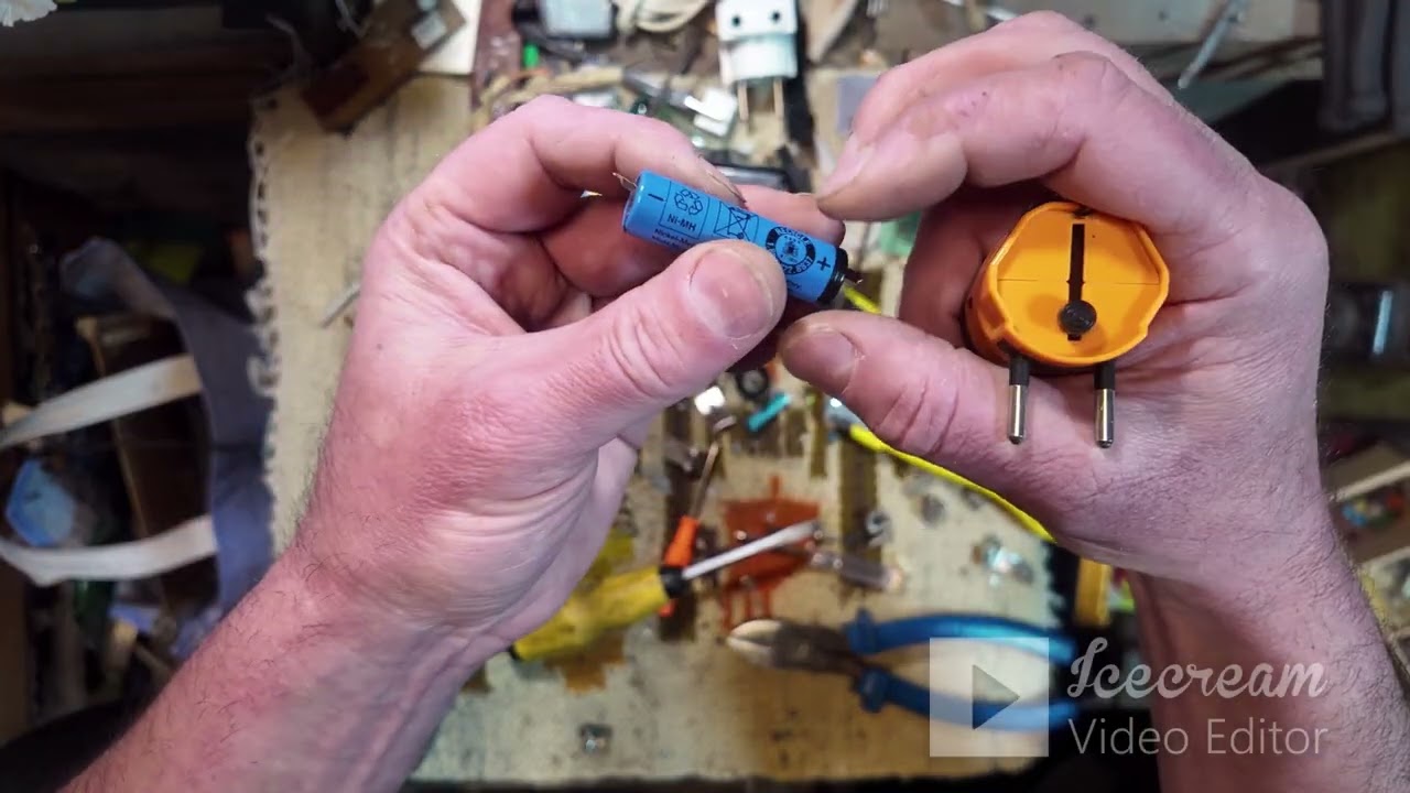 Разборка находок на мусорке на цветмет серебро , медь и посеребрение . Вещяю из подвала  Киев живёт