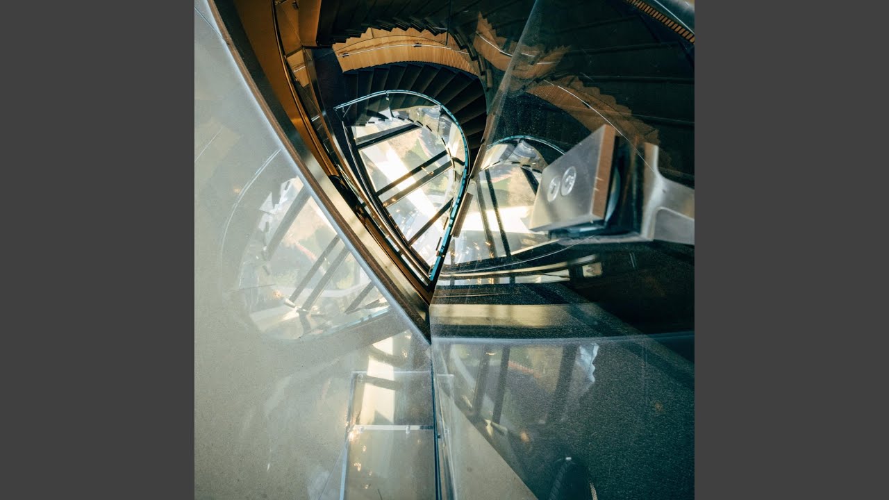 Illusive auf YouTube ansehen Illusive auf YouTube ansehen