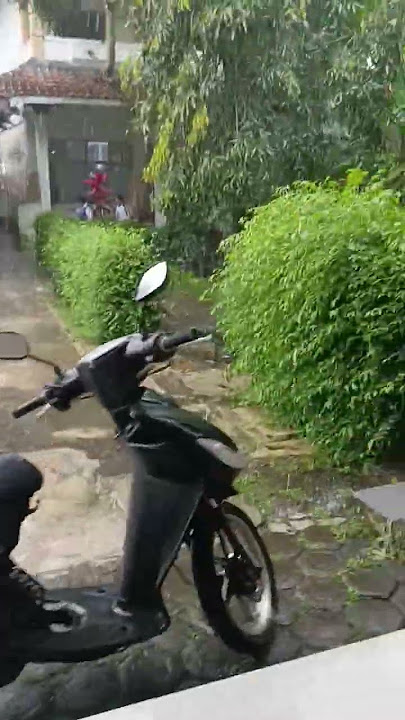Saat hujan deras di sekolah#hujanderas