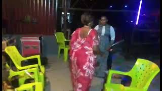 Hatupoi Modern Taarab Wakiwachizisha mashabiki wao