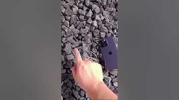 Display of iPhone vs Galaxy S23 Ultra 🤯 #shorts