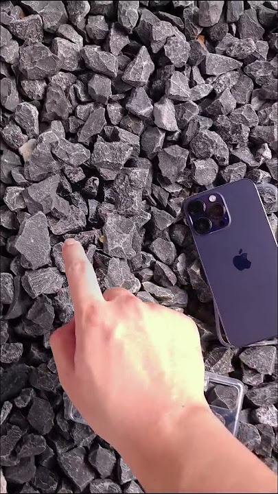 Display of iPhone vs Galaxy S23 Ultra 🤯 #shorts