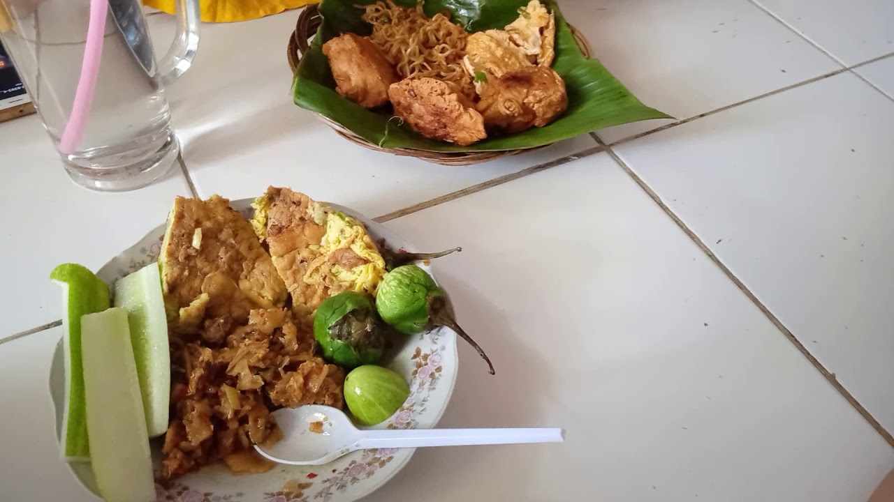 Sarapan pagi ini bersama tetangga 😃 - YouTube