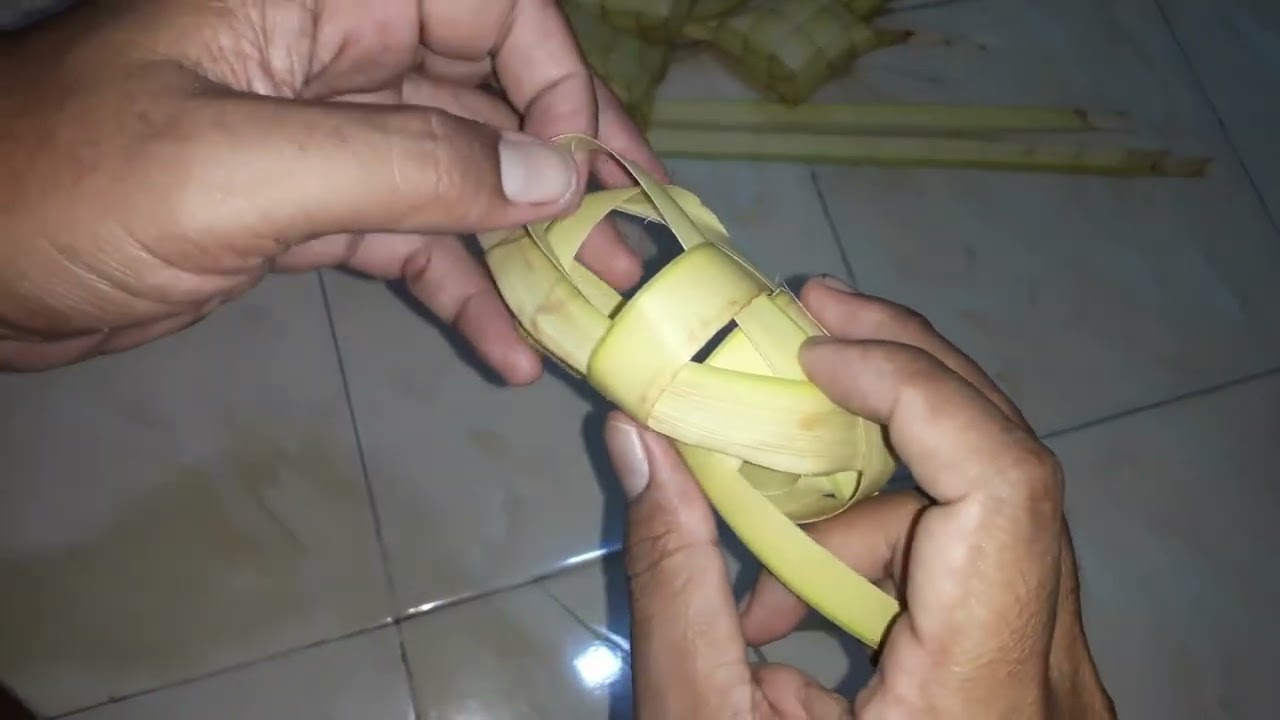 CARA TERBARU MEMBUAT KETUPAT PASAR, MUDAH DAN CEPAT DI MENGERTI...