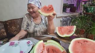 картинка: Купили арбуз.                                           Ездили на рынок                             
