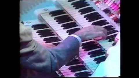 Virtuoso pianist Dick Hyman plays the Mighty Wurli...
